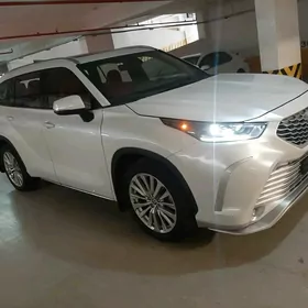 Toyota Highlander 2021