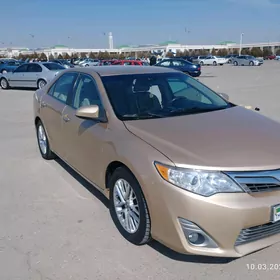 Toyota Camry Hybrid 2012