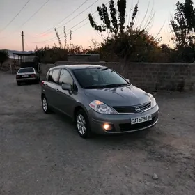 Nissan Versa 2012