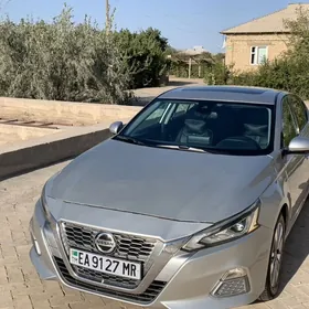 Nissan Altima 2019