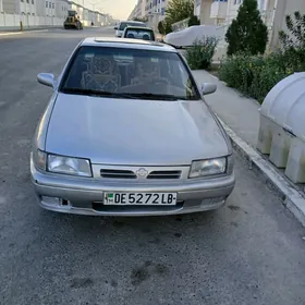 Nissan Primera 1992