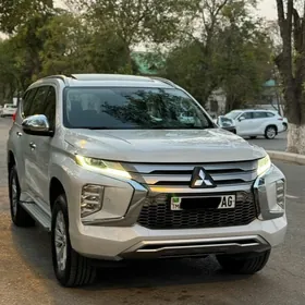 Mitsubishi Pajero 2020