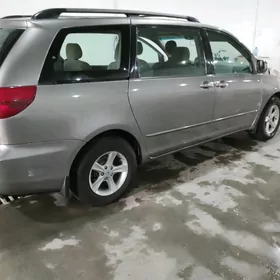 Toyota Sienna 2005