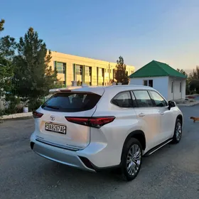 Toyota Highlander 2021