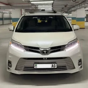 Toyota Sienna 2019