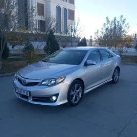 Toyota Camry 2014