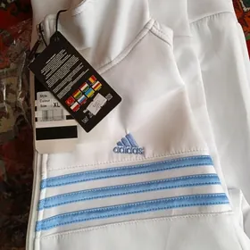 Adidas спортивный костюм.