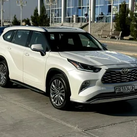 Toyota Highlander 2021