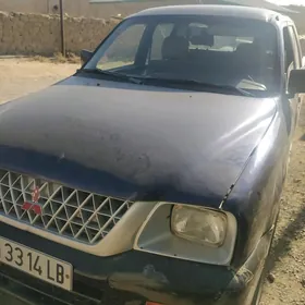 Mitsubishi L200 2003