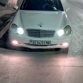 Mercedes-Benz C320 2004