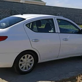 Nissan Versa 2011