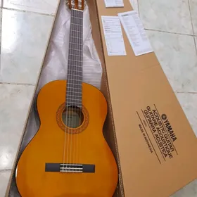 YAMAHA C40 GITARA ГИТАРА TÄZE