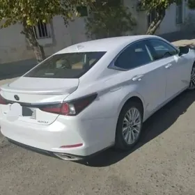 Lexus ES 2019