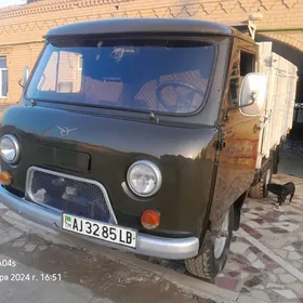 UAZ 469 1990