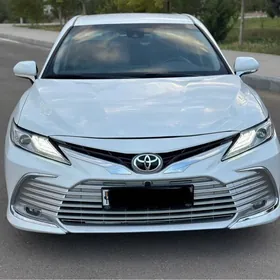 Toyota Camry 2021