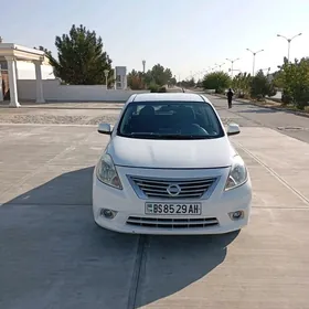 Nissan Versa 2012