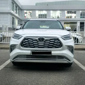 Toyota Highlander 2021