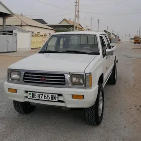 Mitsubishi L200 2001