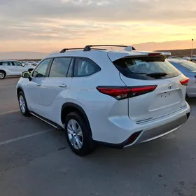 Toyota Highlander 2021