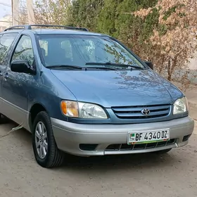 Toyota Sienna 2003