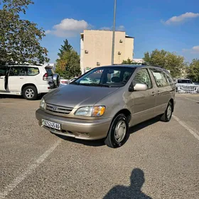 Toyota Sienna 2002