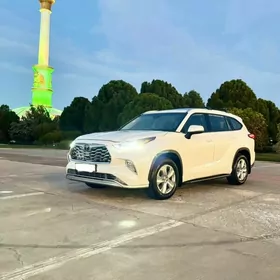 Toyota Highlander 2021