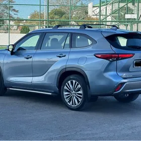 Toyota Highlander 2021