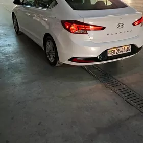 Hyundai Elantra 2019