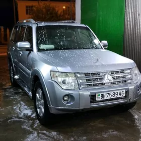 Mitsubishi Pajero 2012