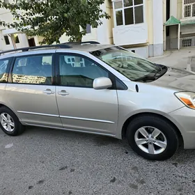 Toyota Sienna 2004