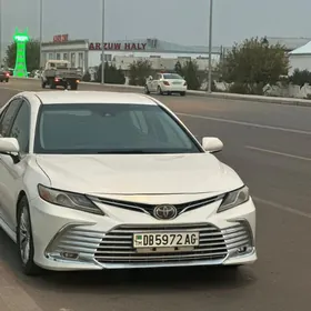 Toyota Camry 2018