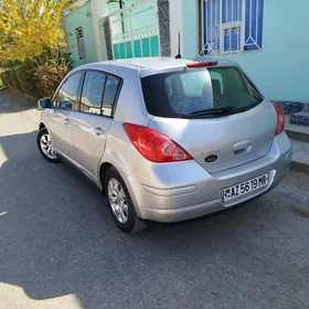 Nissan Versa 2012