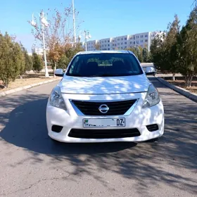 Nissan Versa 2012