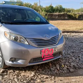 Toyota Sienna 2012