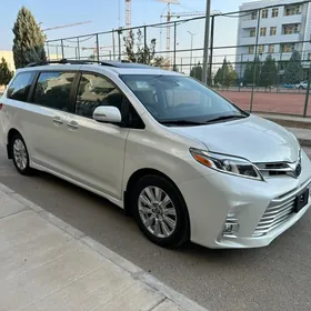 Toyota Sienna 2019