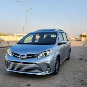 Toyota Sienna 2019