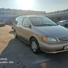 Toyota Sienna 2002