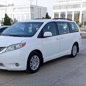 Toyota Sienna 2015