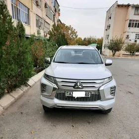 Mitsubishi Pajero 2020