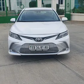 Toyota Camry 2021