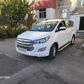 Toyota Innova 2019