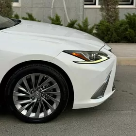 Lexus ES 350 2019