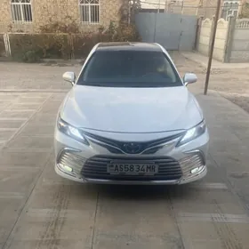 Toyota Camry 2021