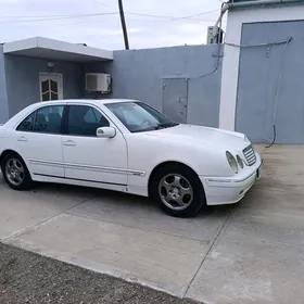 Mercedes-Benz E320 2001