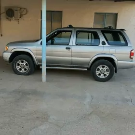 Nissan Pathfinder 2000