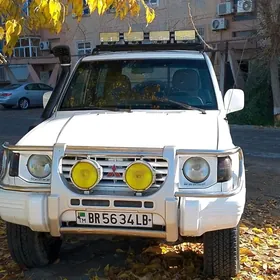 Mitsubishi Pajero 1991