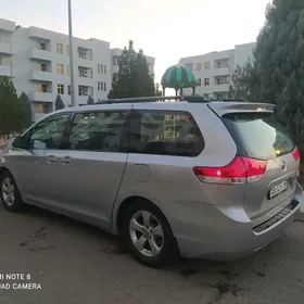 Toyota Sienna 2010