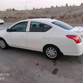 Nissan Versa 2018