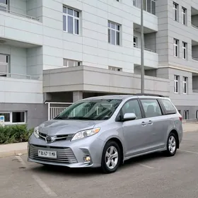 Toyota Sienna 2020