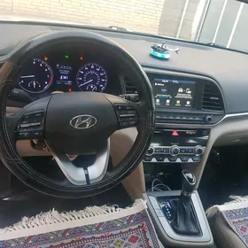 Hyundai Elantra 2019